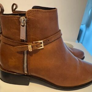 Chic Brown Leather Ankle Boots with Zipper